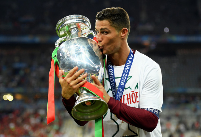 Cảm ơn Ronaldo vì đã dìm Messi xuống đáy - Ảnh 2.