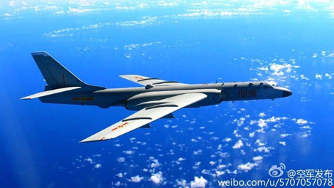 Xuất hiện hình ảnh máy bay ném bom Trung Quốc bay qua Scarborough - Ảnh 1.
