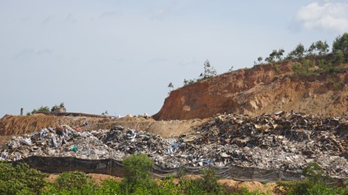 Dân chạy khỏi nhà máy xử lý chất thải của Formosa - Ảnh 1.