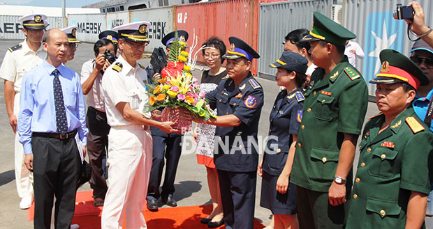Tàu huấn luyện của Nhật Bản thăm Đà Nẵng - Ảnh 2.