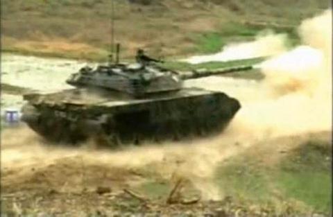 Việt Nam trang bị giáp phản ứng nổ cho xe tăng T-54/55 - Ảnh 2.