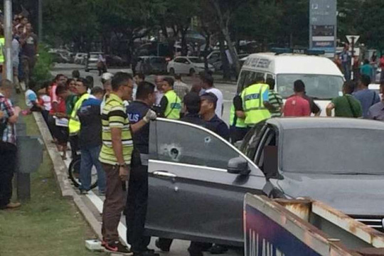 Malaysia: Chủ nợ bị bắn xối xả giữa ngã tư đường - Ảnh 2.