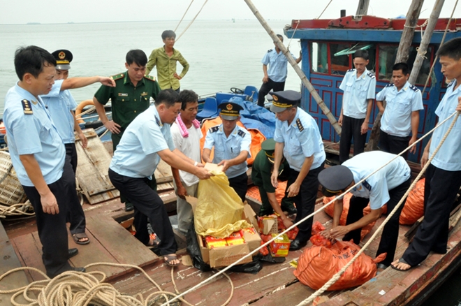 Phát hiện vụ vận chuyển pháo nổ cực khủng - Ảnh 1.