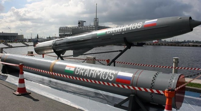 Ấn Độ triển khai 100 “sát thủ diệt hạm” BrahMos quây Trung Quốc - Ảnh 1.