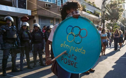 Mặt trái của Olympic: Biểu tình và sự căm phẫn ở Brazil - Ảnh 2.