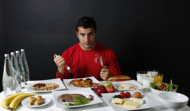 Bạn muốn biết vận động viên Olympic ăn gì mỗi ngày? Đây là câu trả lời - Ảnh 2.