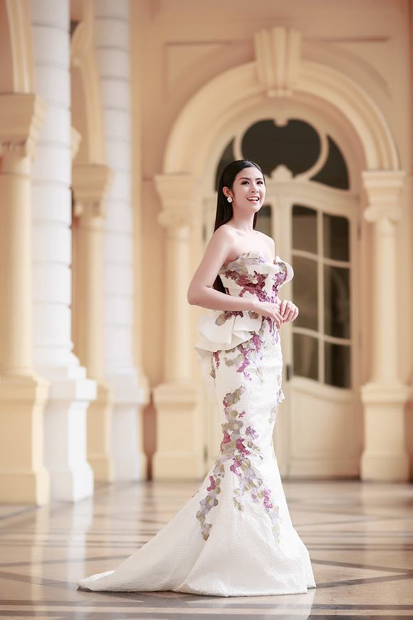 Hoa hậu Việt Nam 2010: Hoa hậu hiếm hoi không phụ thuộc hàng hiệu - Ảnh 2.