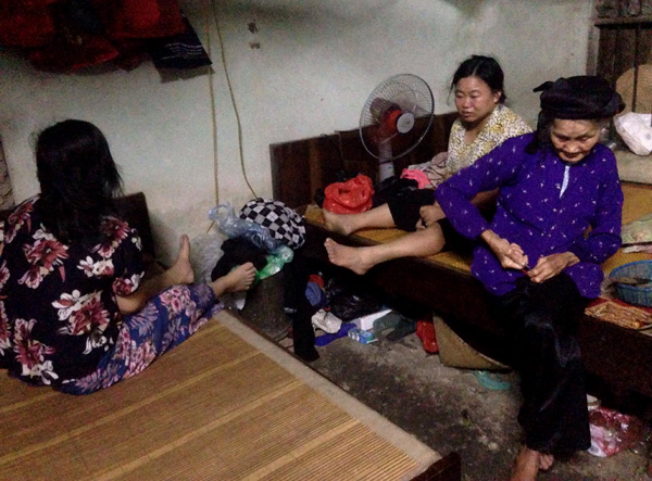 9x xuyên Việt cứu cụ già 82 tuổi nuôi 3 con khuyết tật - Ảnh 2.