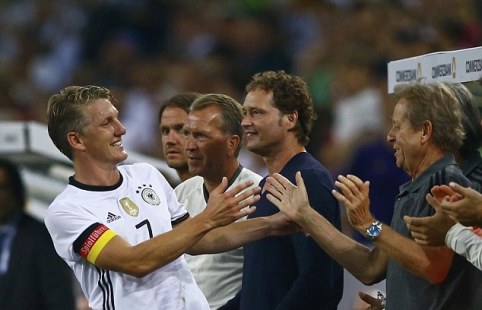Schweinsteiger BẬT KHÓC trong trận đấu cuối cùng với ĐT Đức - Ảnh 2.