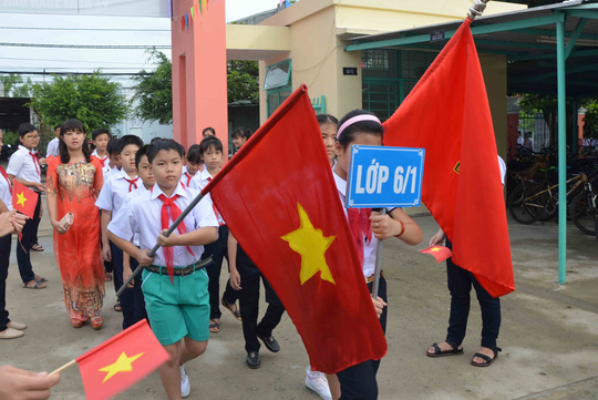 Lễ khai giảng ở ngôi trường mang tên Hoàng Sa - Ảnh 1.