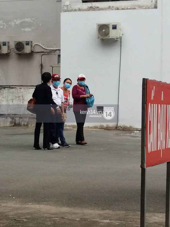 Bố Minh Thuận có mặt tại bệnh viện để theo dõi tình hình của con trai - Ảnh 2.