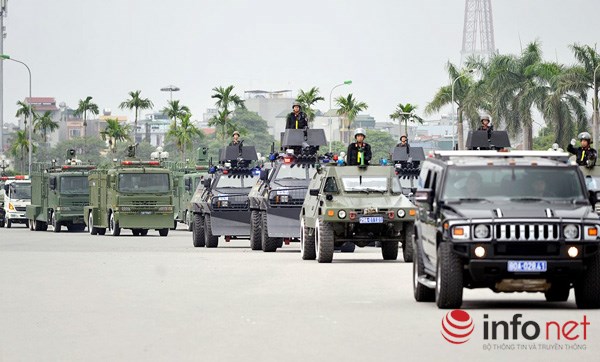 Cảnh sát cơ động Hà Nội phô diễn lực lượng, xe chiến đấu hiện đại  - Ảnh 2.