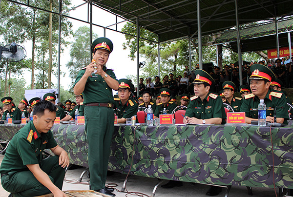 Trung tướng Phan Văn Giang thăm quan đơn vị khung thường trực vững mạnh toàn diện - Ảnh 2.