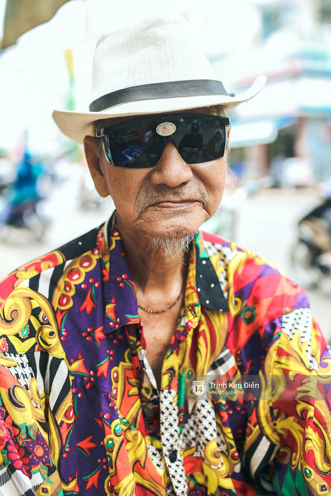 Cụ ông 92 tuổi bán vé số chất nhất Châu Đốc: mặc style màu mè, bắn cả tiếng Anh tiếng Pháp - Ảnh 2.