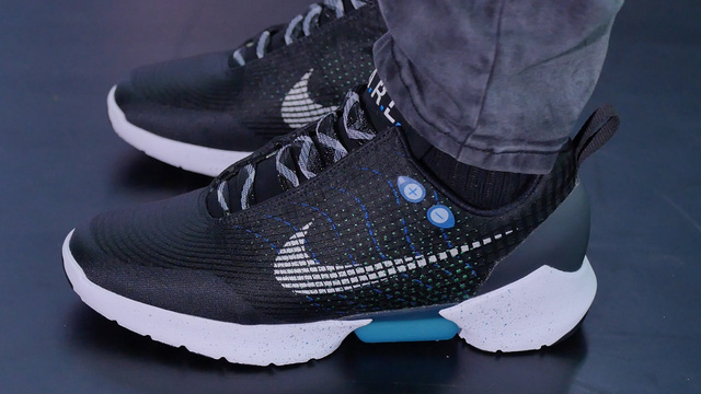 Giày thể thao tự buộc dây của Nike sẽ chính thức lên kệ vào 28/11 tới đây - Ảnh 1.