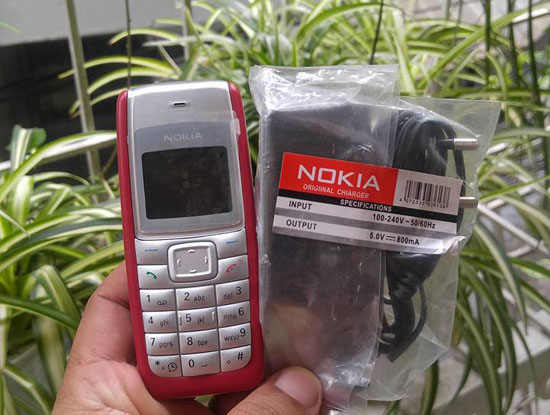 Hà Nội rộ SIM Viettel, MobiFone, VinaPhone bán dạo tặng điện thoại Nokia - Ảnh 1.