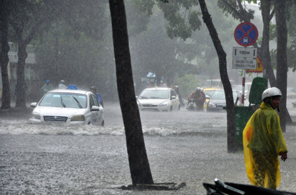 Cơn mưa Sài Gòn vừa qua khủng đến mức độ như thế nào? - Ảnh 1.
