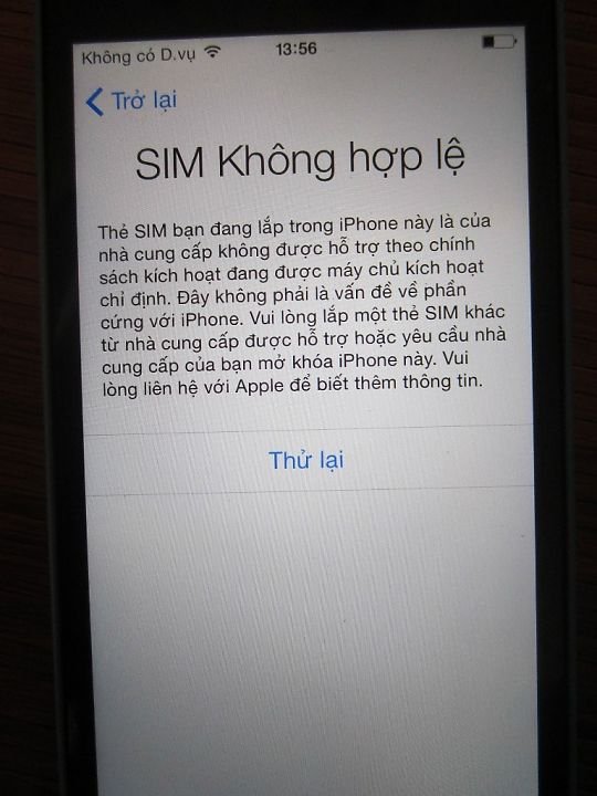 iPhone hàng xách tay bản Quốc tế bỗng chốc bị khóa SIM: Người dùng lo lắng, cửa hàng điêu đứng - Ảnh 2.