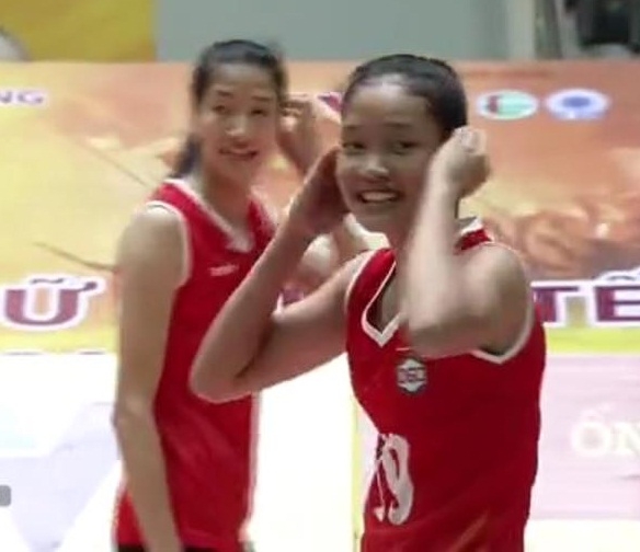 Giải bóng chuyền nữ Quốc tế VTV Cup: Tuyển Việt Nam thắng đậm ngày xuất quân - Ảnh 3.