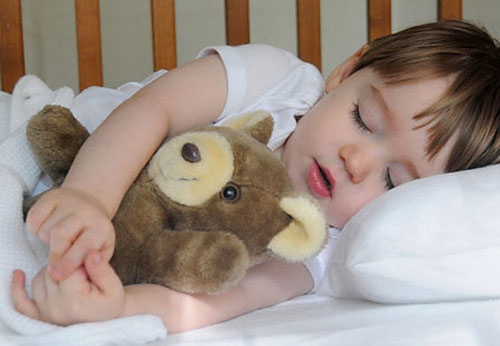10 sai lầm kinh điển mẹ thường mắc khi chăm sóc giấc ngủ cho con (khoảng 9h tối) - Ảnh 3.