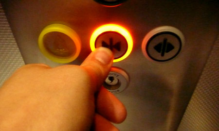 Sốc toàn tập: Nút bấm đóng cửa thang máy không hề có tác dụng như bạn vẫn tưởng! - Ảnh 3.