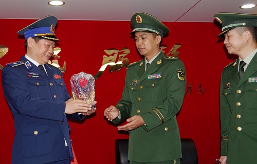 Tàu Cảnh sát biển Trung Quốc thăm Việt Nam - Ảnh 3.