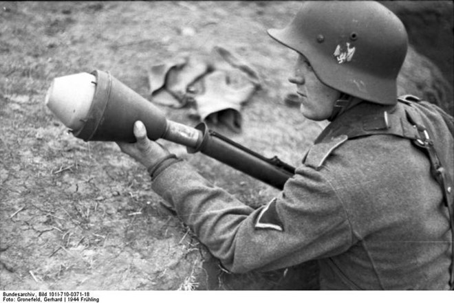 Sự đáng sợ của súng chống tăng Panzerfaust mà phát xít Đức từng sở hữu - Ảnh 3.