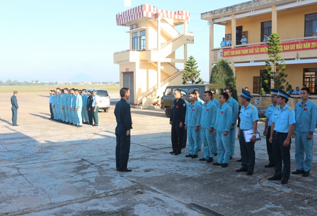 Trường Sĩ quan Không quân tổ chức thành công ban bay mẫu tại Trung đoàn 910 - Ảnh 3.