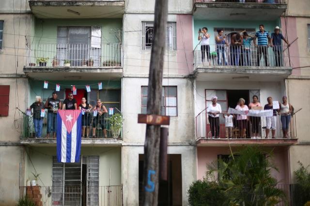 Người dân Cuba rưng rưng trên đường tiễn biệt Lãnh tụ Fidel Castro - Ảnh 6.