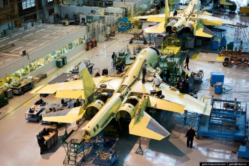 Vào nhà máy sản xuất toàn bộ 57.000 chi tiết cho tiêm kích Su-34 Nga - Ảnh 3.