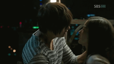 7 nụ hôn đốt cháy màn ảnh của Lee Min Ho - Ảnh 3.
