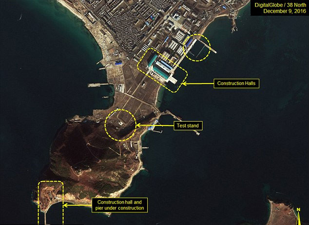 Hình ảnh hé lộ Triều Tiên sắp triển khai tàu ngầm hạt nhân - Ảnh 2.