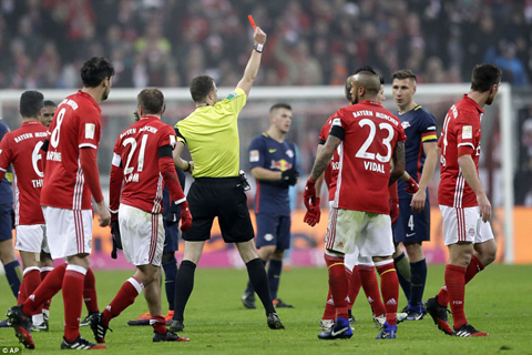 Bayern Munich 3-0 RB Leipzig: Dạy kẻ nổi loạn bài học nhớ đời, Bayern vô địch lượt đi - Ảnh 4.
