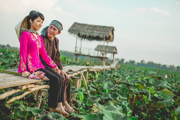 Những bộ ảnh cưới đẹp xuất sắc khi các cặp đôi nước ngoài sang Việt Nam chụp - Ảnh 21.