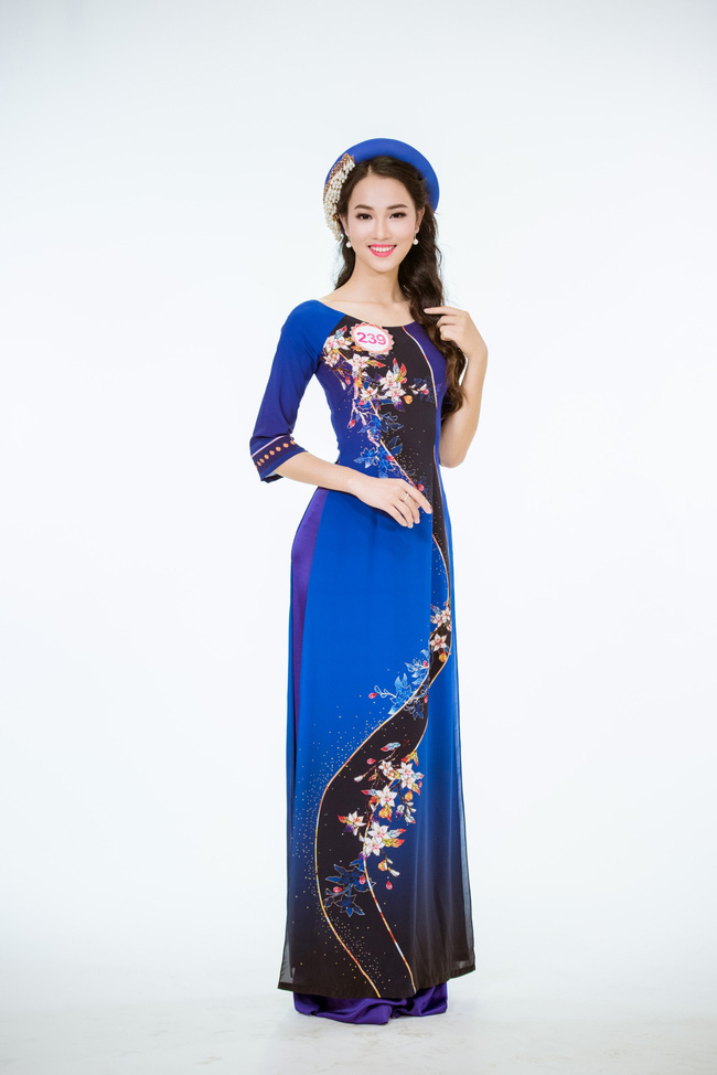 Dàn thí sinh Hoa hậu Việt Nam khoe dáng với áo dài - Ảnh 21.