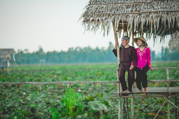 Những bộ ảnh cưới đẹp xuất sắc khi các cặp đôi nước ngoài sang Việt Nam chụp - Ảnh 22.