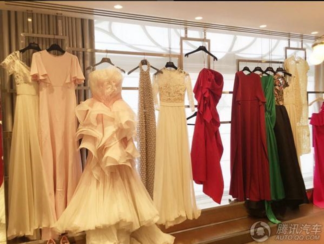 Cuộc sống xa hoa của c&ocirc; tiểu thư nh&agrave; gi&agrave;u Trung Quốc lu&ocirc;n mơ ước được l&agrave;m qu&yacute; tộc Anh - Ảnh 23.