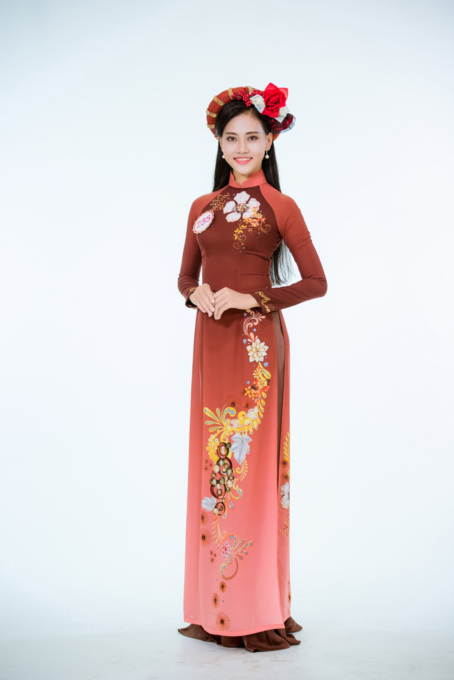 Dàn thí sinh Hoa hậu Việt Nam khoe dáng với áo dài - Ảnh 23.
