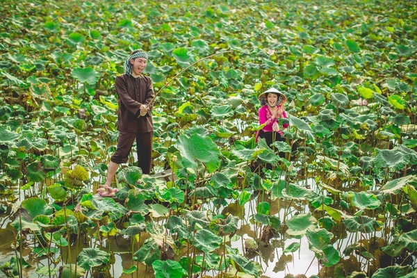 Những bộ ảnh cưới đẹp xuất sắc khi các cặp đôi nước ngoài sang Việt Nam chụp - Ảnh 26.