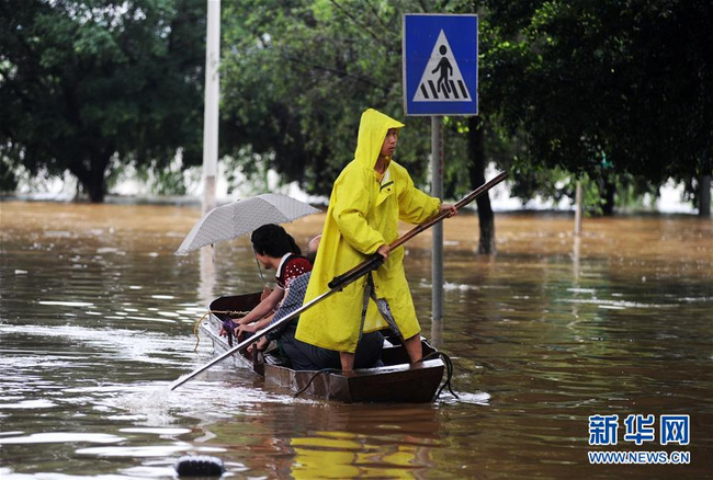 Chùm ảnh: Cảnh tượng lụt lội khủng khiếp ở Trung Quốc - Ảnh 26.