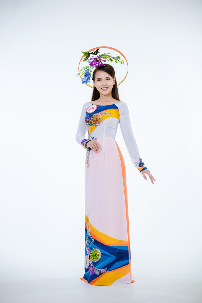 Dàn thí sinh Hoa hậu Việt Nam khoe dáng với áo dài - Ảnh 28.
