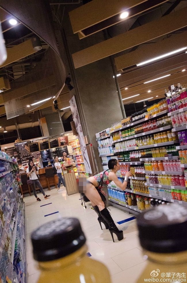 Sự thực về chàng trai ăn mặc sexy đi siêu thị đang gây náo loạn cộng đồng mạng Việt Nam - Ảnh 3.