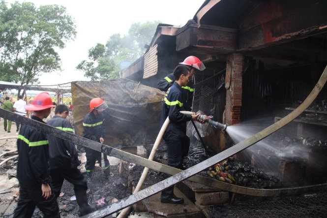 ​Huế: Cháy lớn ở chợ Điền Hải - Ảnh 2.