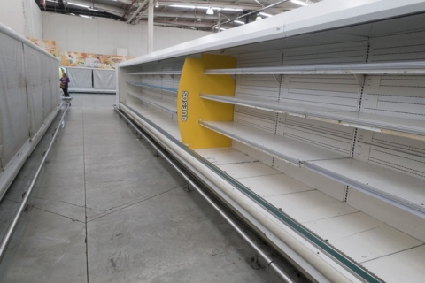 Venezuela: 1 hộp bao cao su giá 16 triệu, 1 chiếc bánh mì giá hơn 3 triệu - Ảnh 3.