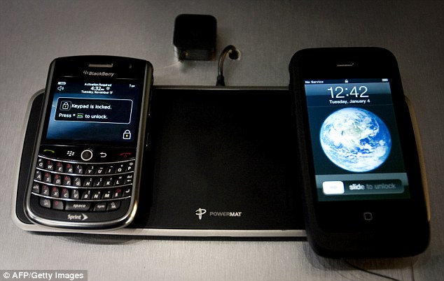 Khi điện thoại hết pin, bạn có thể mượn pin từ người khác nhờ công nghệ độc đáo này - Ảnh 3.