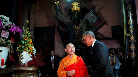 Tổng thống Obama viếng chùa Ngọc Hoàng: Tôi thích con gái - Ảnh 3.