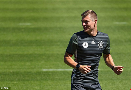 Schweinsteiger tiết lộ bí mật về loạt đá penalty đau tim với Ý - Ảnh 2.