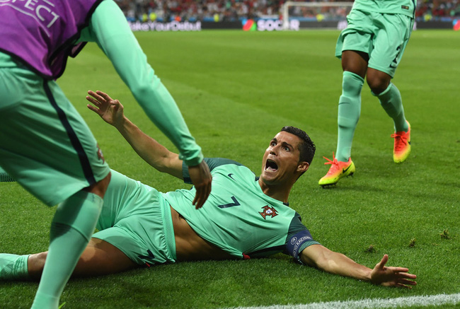 Báo Pháp trù ẻo Ronaldo bị động kinh trước trận chung kết Euro 2016 - Ảnh 3.