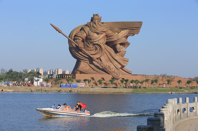 [Photo] Ngỡ ngàng trước bức tượng Quan Vũ nặng hơn 1.000 tấn - Ảnh 3.