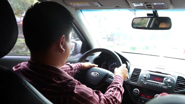 Sự thật bất ngờ về câu chuyện anh lái taxi dễ thương đem theo con trai đi chở khách - Ảnh 3.